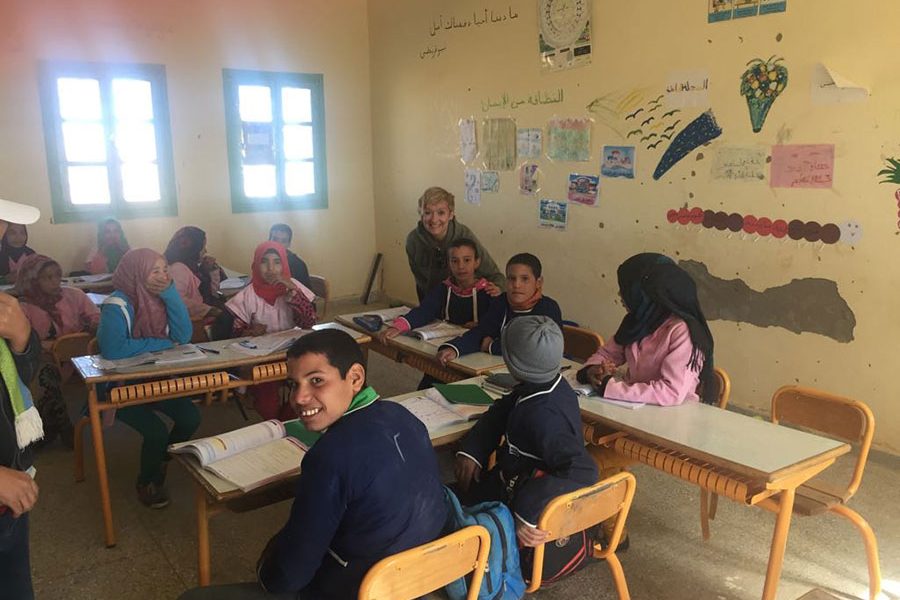 Catalá y Manglano repartiendo ayuda humanitaria en Marruecos